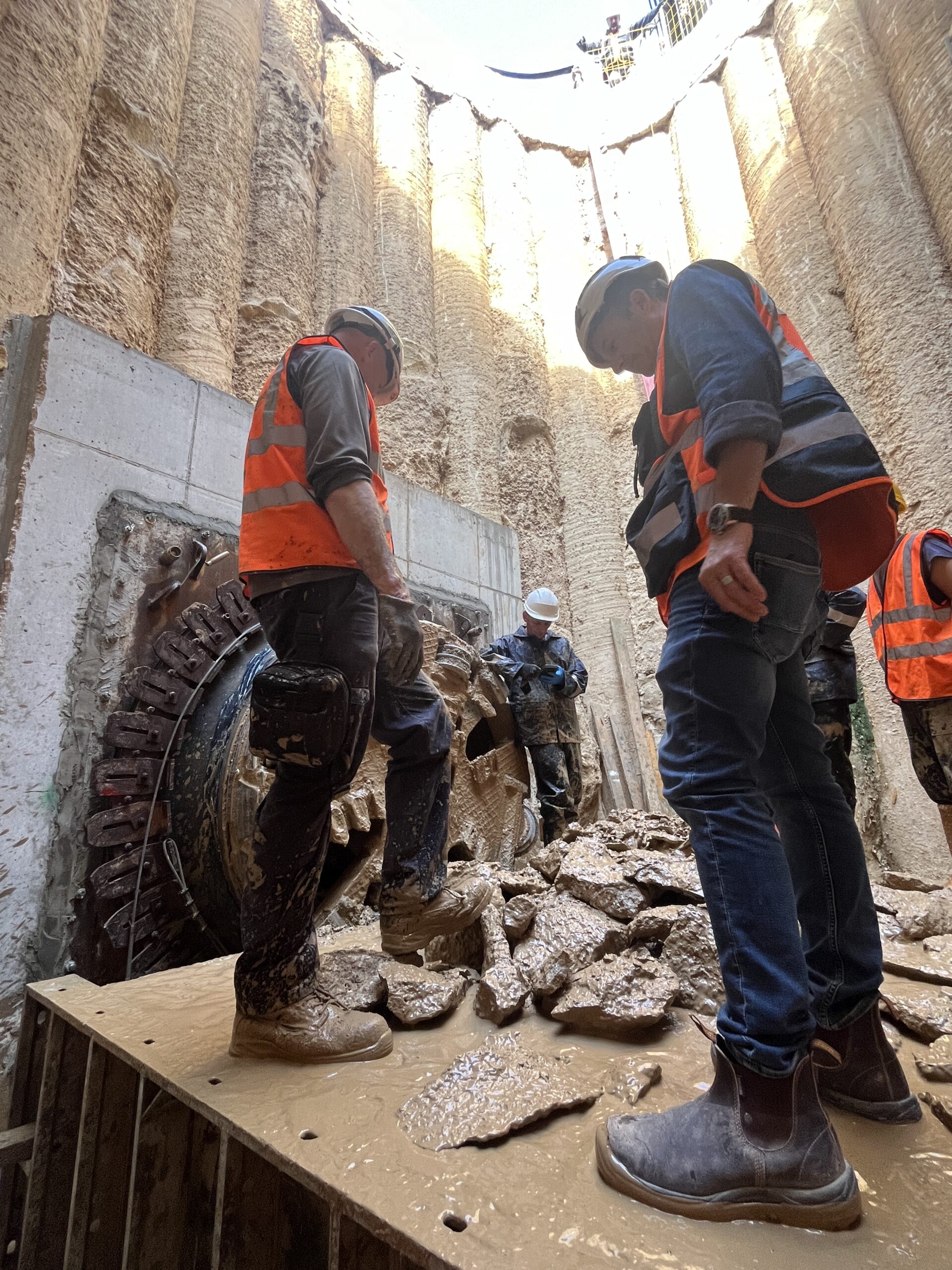 20231206_085339130_iOS 1